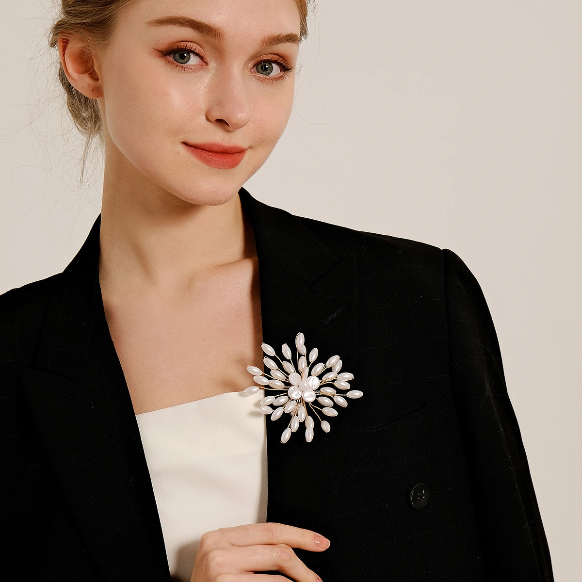 Miallo Fashion Accessories Handmade Imitation Pearl Flower Brooch Pins Elegant Women Daily Jewelry 1