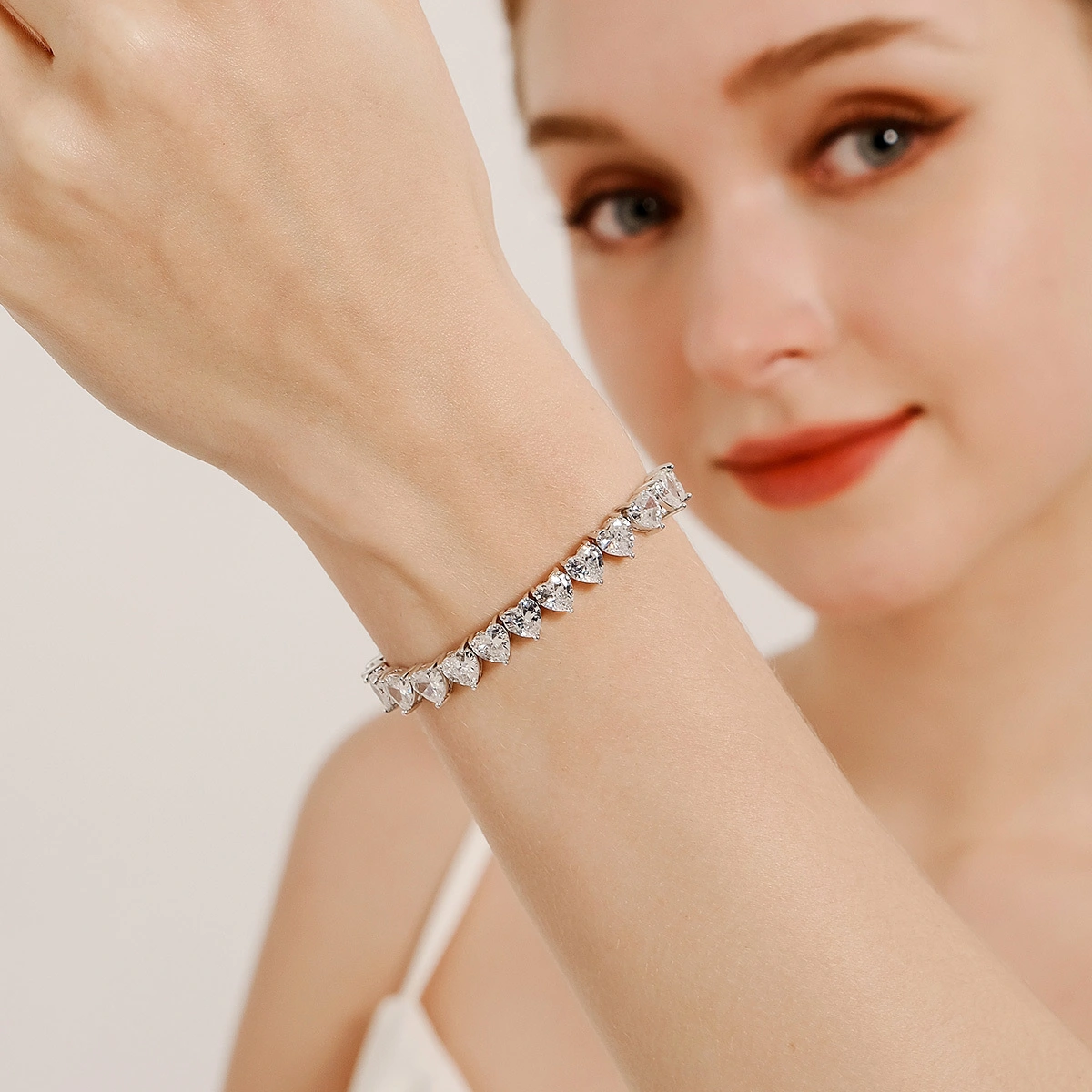 Light Luxury Shining Copper-Inlaid Zircon Bracelet Exquisite Stylish Heart-Shaped Versatile Bracelet Women Jewelry 1