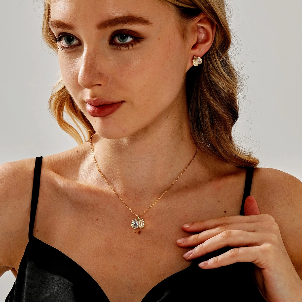 Fashion Golden Apple Design Pendant Exquisite Full Inlaid Zircon Necklace Earring Set Elegant Lady Accessories 1