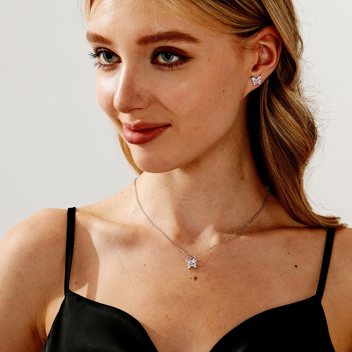 Simple Butterfly Pendant Earrings Exquisite Copper Inlaid Zircon Necklace Earring Set 1