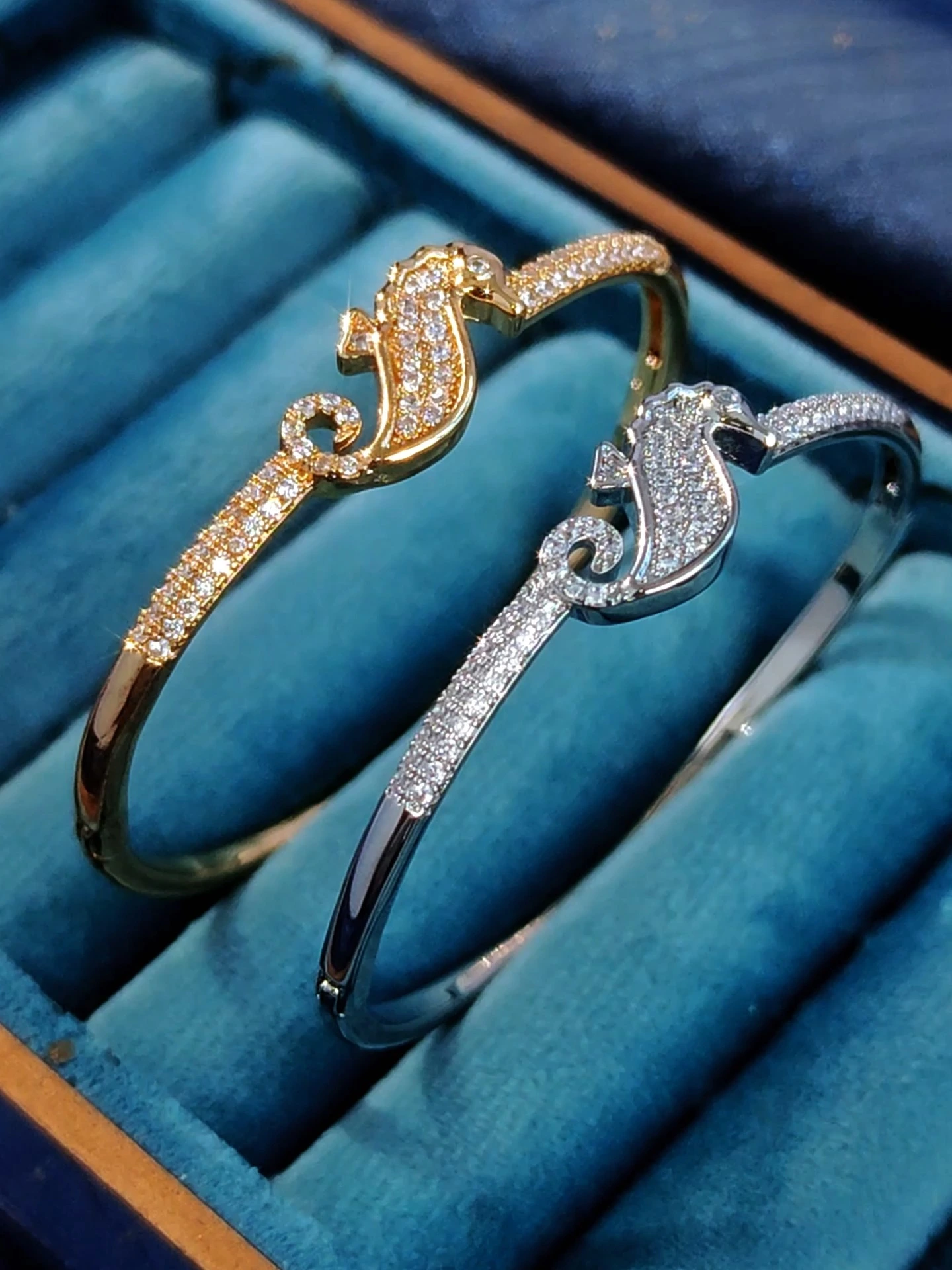 New Ocean Series Fashion Seahorse Design Copper Inlaid Zircon Bracelet Elegant Women Open Bracelet 1