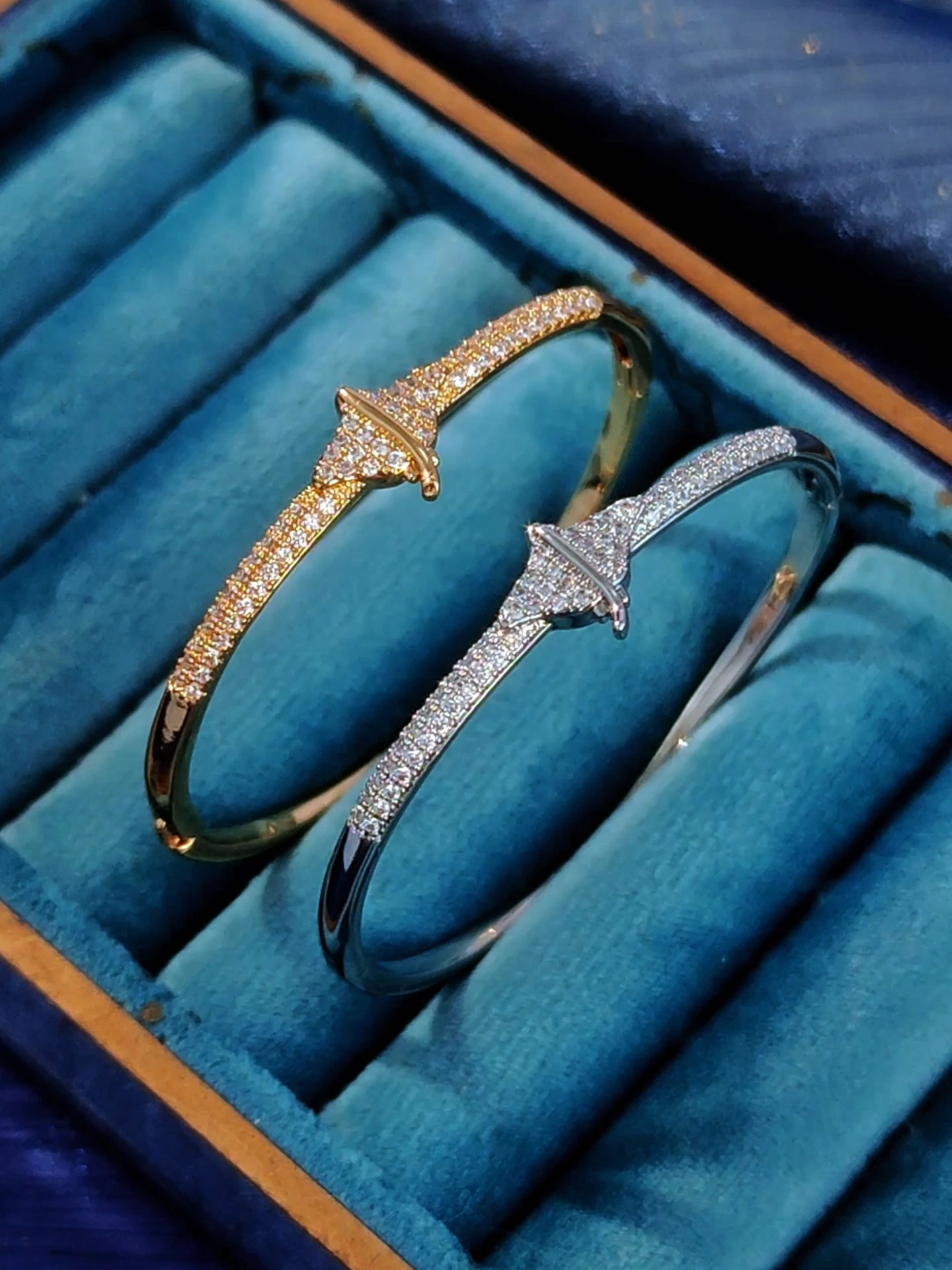 New Ocean-Style Fashion Copper Inlaid Zircon Bracelet Light Luxury Versatile Open Bangle 1