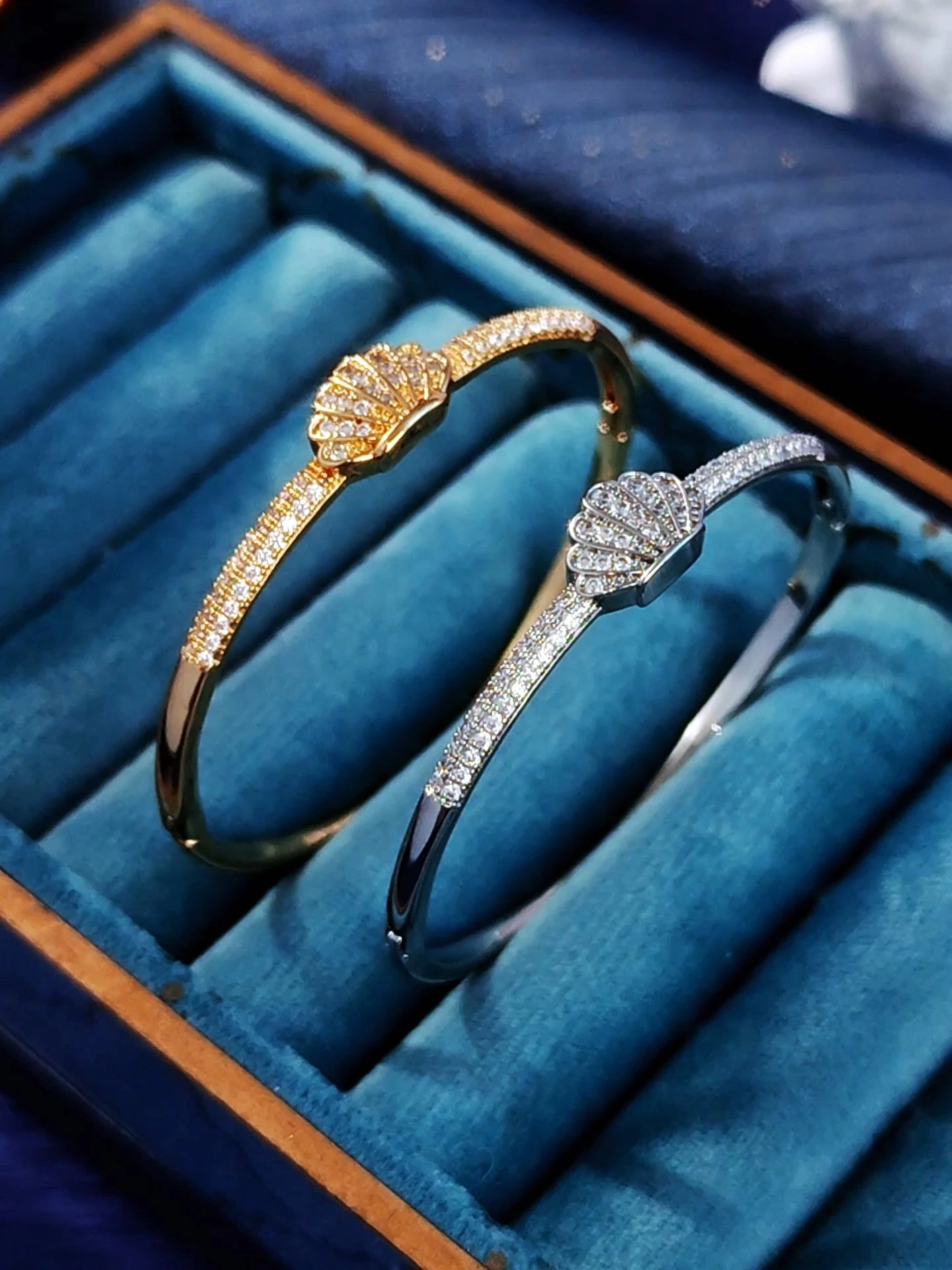 Fashion New Shell Design Open Bracelet Shiny Fully Inlaid Zircon Bracelet Women Jewelry Wholesale 1