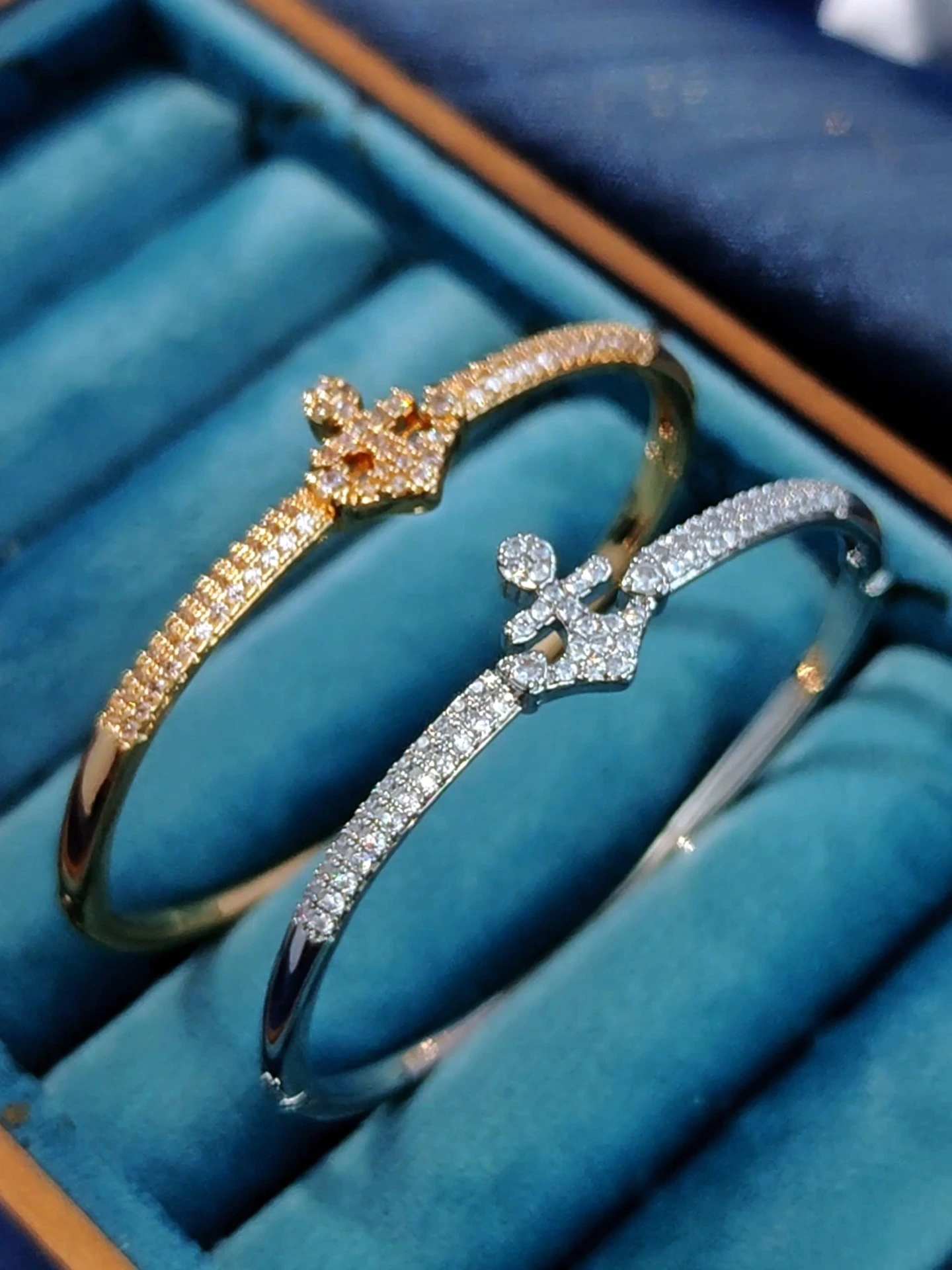 Elegant Fashion Copper Inlaid Zircon Bracelet Exquisite Versatile Ocean-Style Anchor Design Open Cuff Bracelet 1