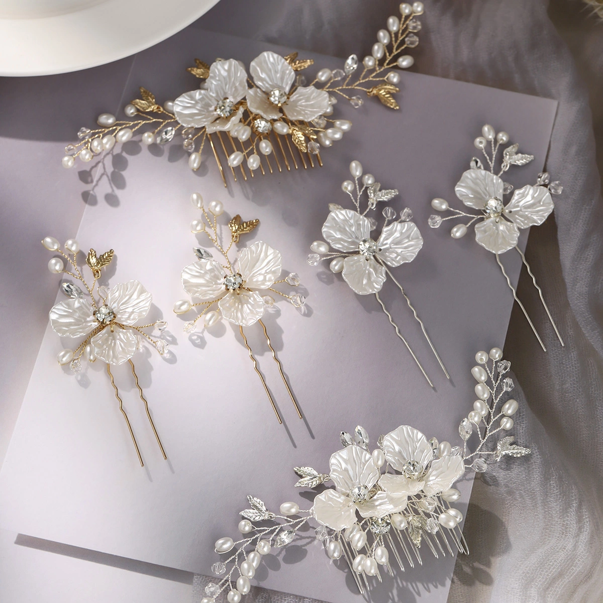 New White Acrylic Flower Hair Comb Hairpins Set Exquisite Bridal Wedding Hair Accessories Elegant Women's Jewelry 1