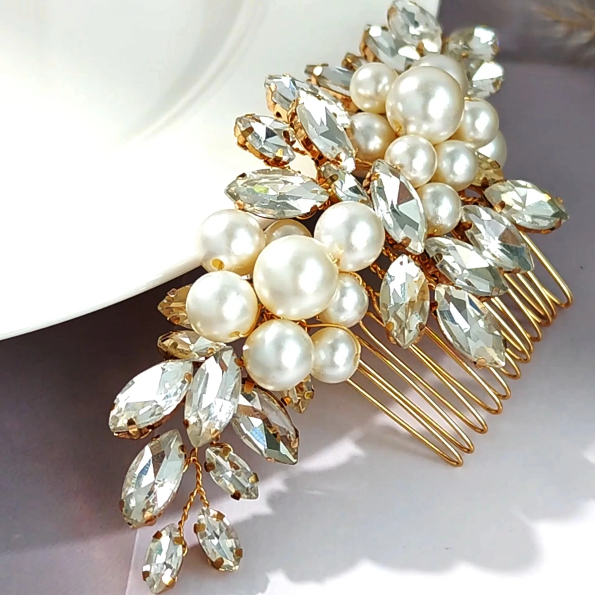 Delicate Handmade Beaded Imitation Pearl Hair Combs Bridal Wedding Headpieces Light Luxury Rhinestone Hair Combs 1
