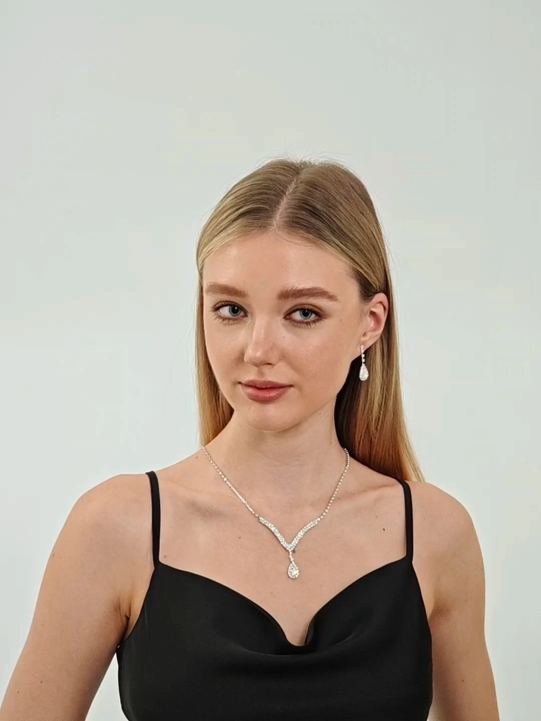 Bridal Necklace and Earrings Set Stylish Teardrop Shaped Women's Accessories Sparkling Rhinestone Jewelry Set 1