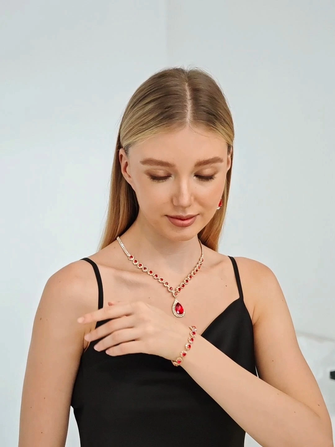 Bridal Wedding Jewelry Set Sparkling Versatile Water Drop Rhinestone Necklace Earrings Bracelet Set Women's Accessories 1
