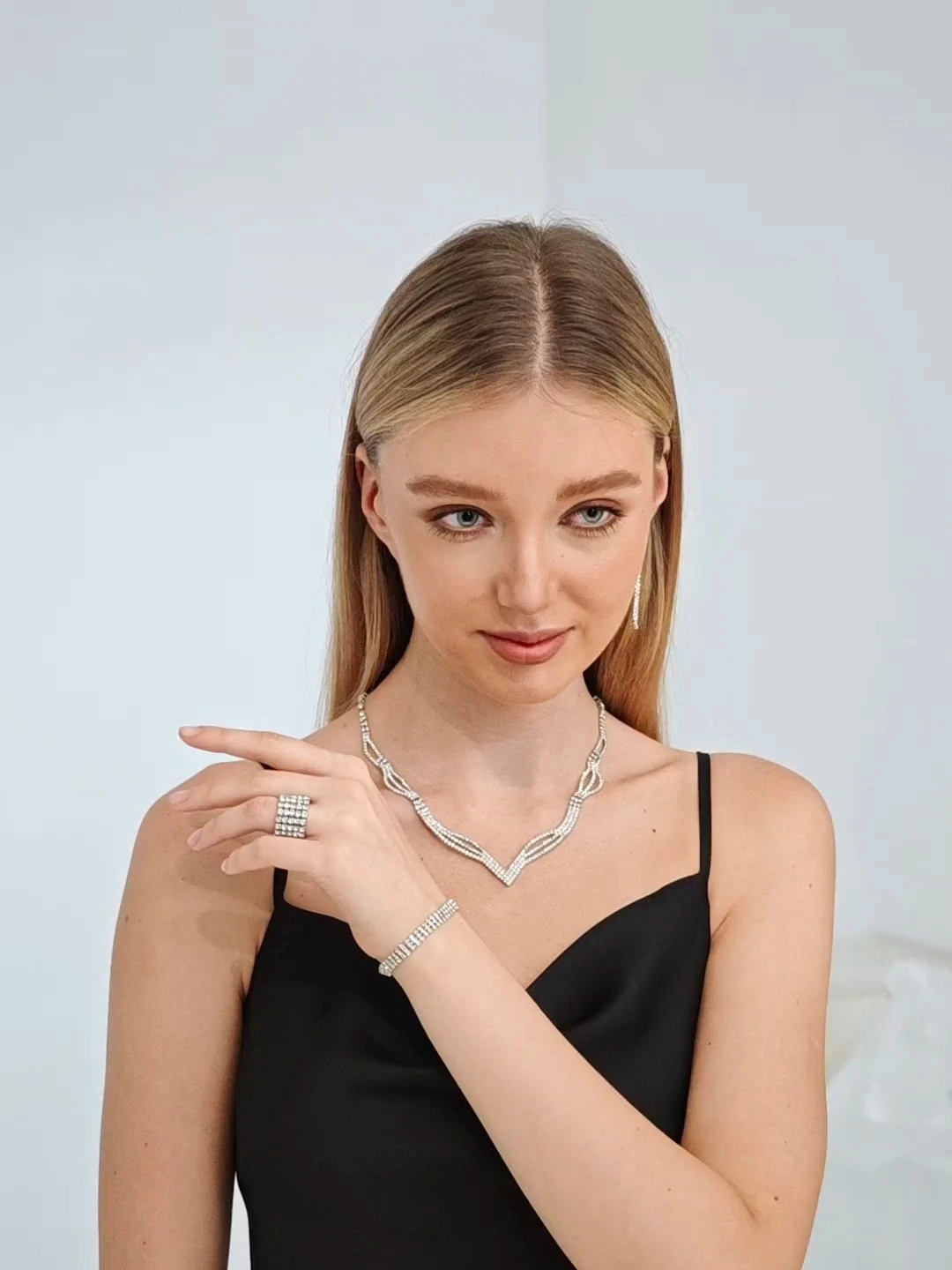 Fashion Geometric Multi Layer Rhinestone Necklace Earrings Bracelet Ring Set Women Jewelry Set for Wedding Banquet Party 1