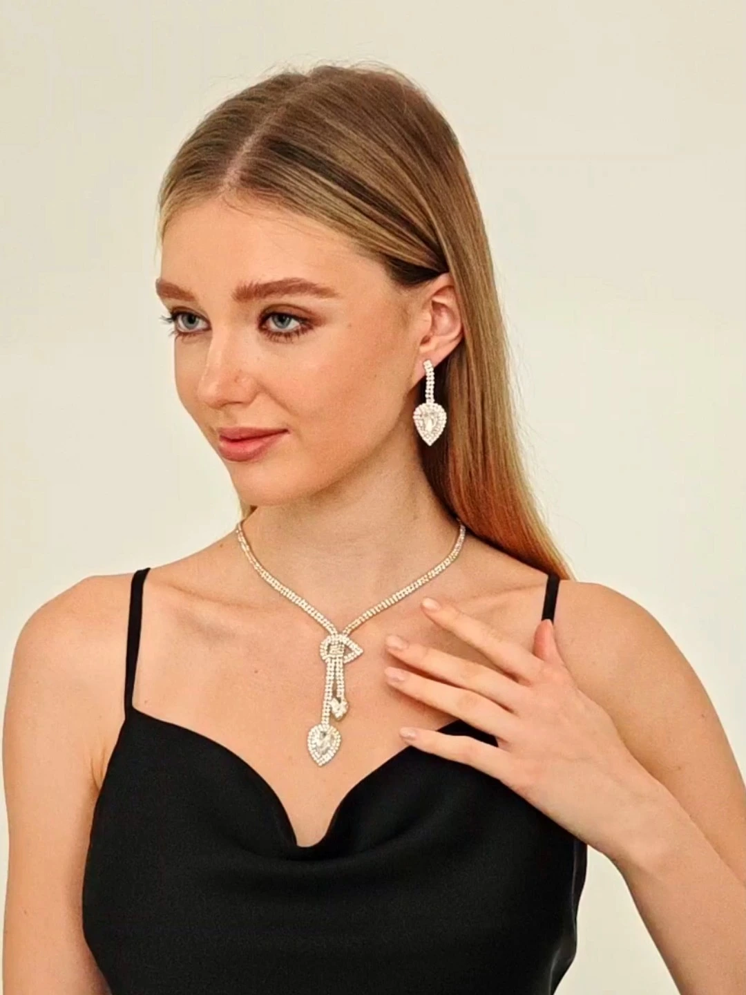 New Fashion Geometric Design Bridal Jewelry Set Classic Versatile Water Drop Pendant Necklace and Earrings Set 1